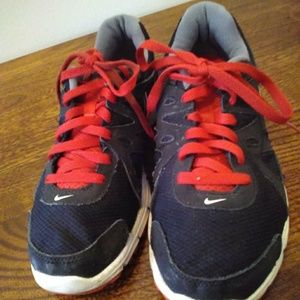Women's Size 8 Nike Revolution 2 Shoes
